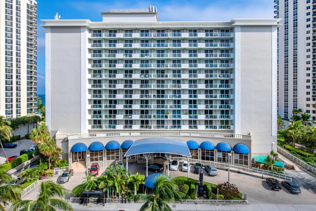 Ramada Plaza by Wyndham Marco Polo Beach Resort - image 2