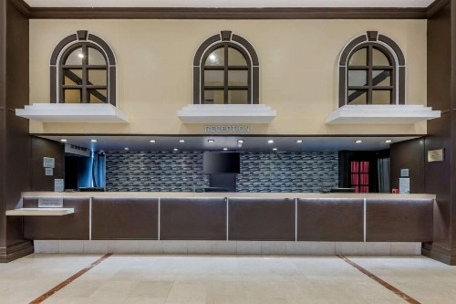 Ramada Plaza by Wyndham Marco Polo Beach Resort - image 6