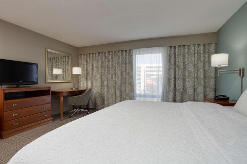 Hampton Inn Harbourgate - image 17