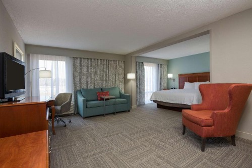 Hampton Inn Harbourgate - image 5