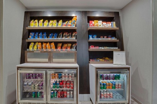 Hampton Inn Harbourgate - image 7