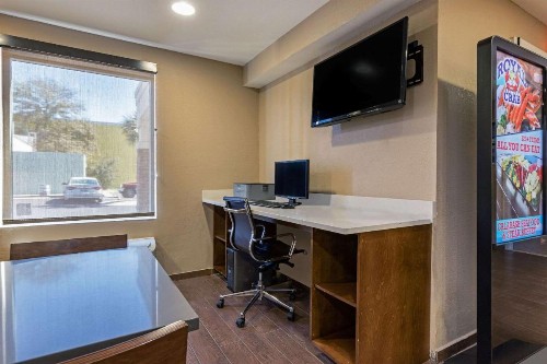 Comfort Inn N Myrtle Beach Barefoot Landing - image 7