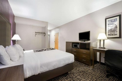 La Quinta Inn by Wyndham North Myrtle Beach - image 25