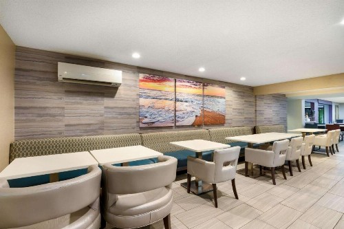 La Quinta Inn by Wyndham North Myrtle Beach - image 4