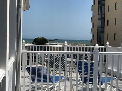 Edgewater Inn - image 16
