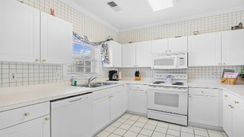 223 Wedgewood - image 3