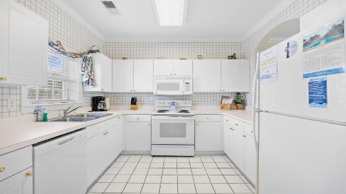 223 Wedgewood - image 5