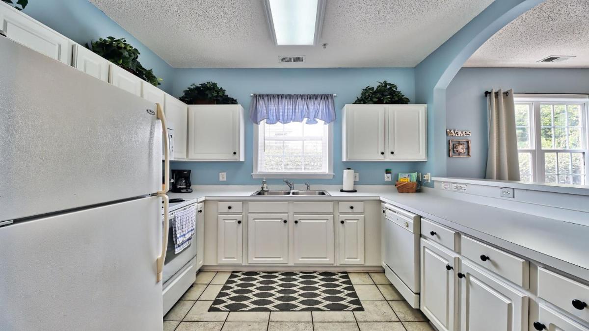 711 Ironwood Home - image 3