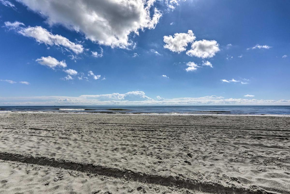 North Myrtle Beach Condo with Oceanfront Pool Access - image 6