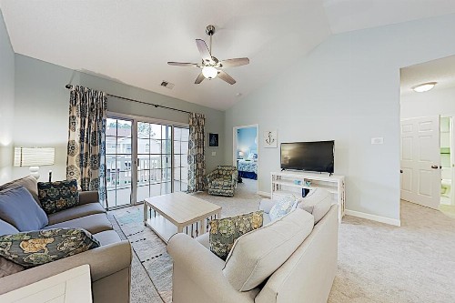 Beautiful Barefoot Golf Condo with Pool & Tennis condo - image 10