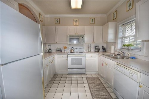433 Cypress Bend condo - image 3