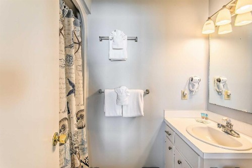 Bright Beachy Condo Boardwalk Access and Patio - image 11