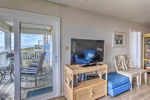 Bright Beachy Condo Boardwalk Access and Patio - image 9