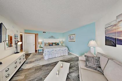 933BAYWA condo
