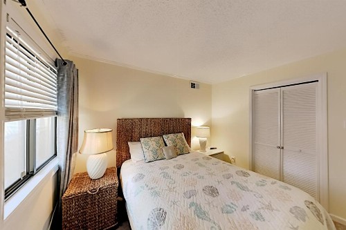 Exceptional Vacation Home in North Myrtle Beach condo - image 9