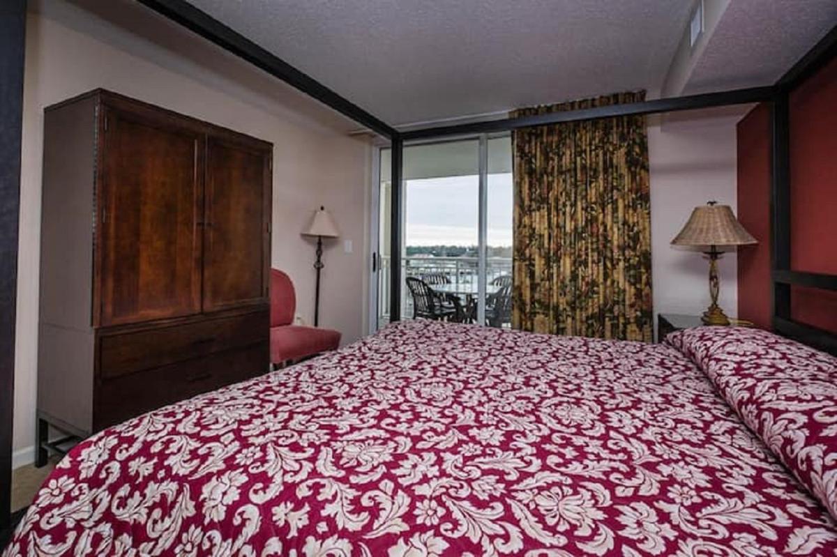 Barefoot Yacht Club Tower 1 504 4BR Condo - image 6