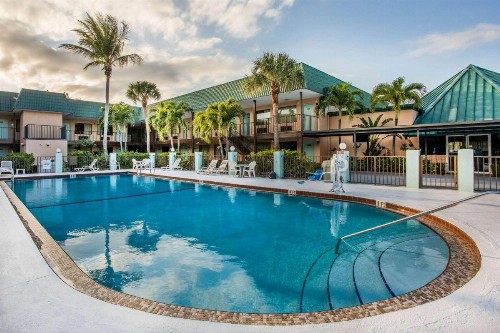 Super 8 by Wyndham North Palm Beach - image 15