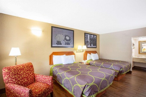 Super 8 by Wyndham North Palm Beach - image 17