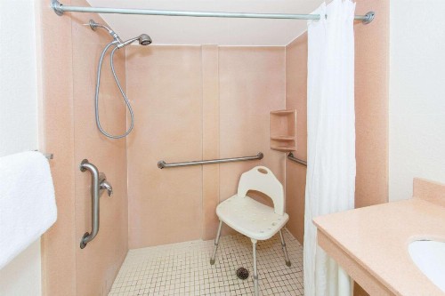 Super 8 by Wyndham North Palm Beach - image 22