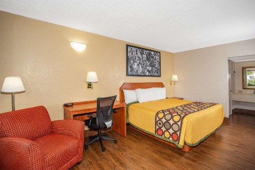 Super 8 by Wyndham North Palm Beach - image 25