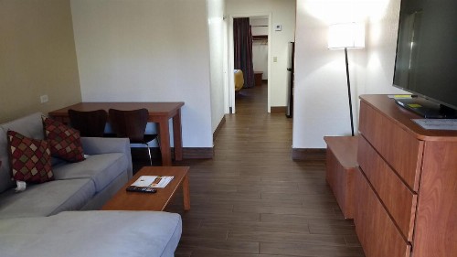 Super 8 by Wyndham North Palm Beach - image 38