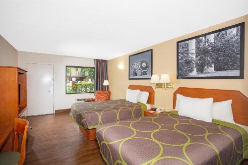 Super 8 by Wyndham North Palm Beach - image 49
