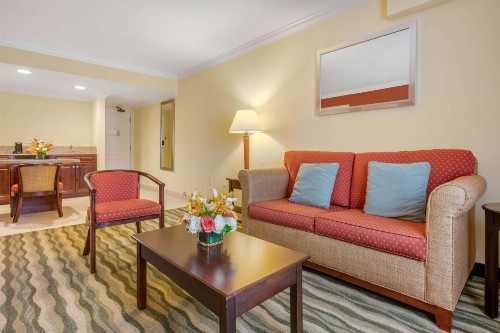 Best Western Plus Palm Beach Gardens Hotel & Suites and Conference Ct - image 9