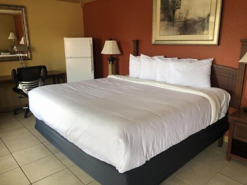 Americas Best Value Inn & Suites North Port - image 8