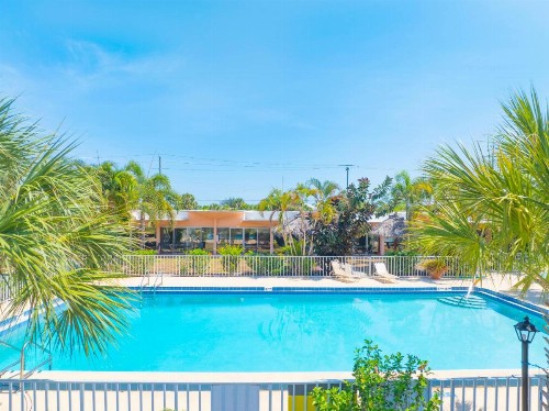 Warm Mineral Springs Motel - image 12
