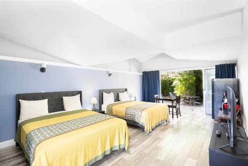 Warm Mineral Springs Motel - image 13
