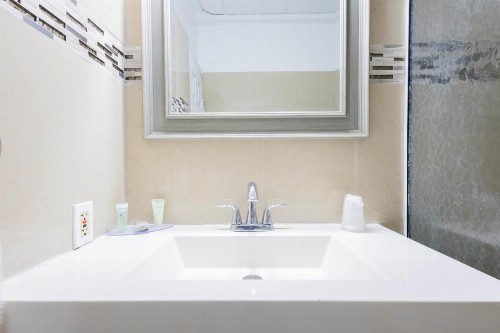 Warm Mineral Springs Motel - image 16