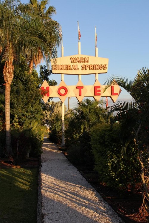 Warm Mineral Springs Motel - image 19