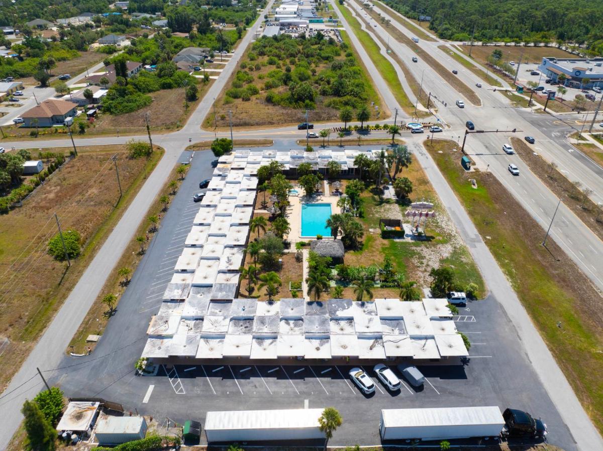 Warm Mineral Springs Motel - image 4