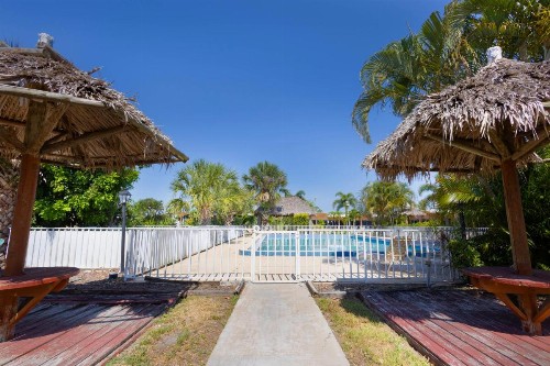 Warm Mineral Springs Motel - image 43