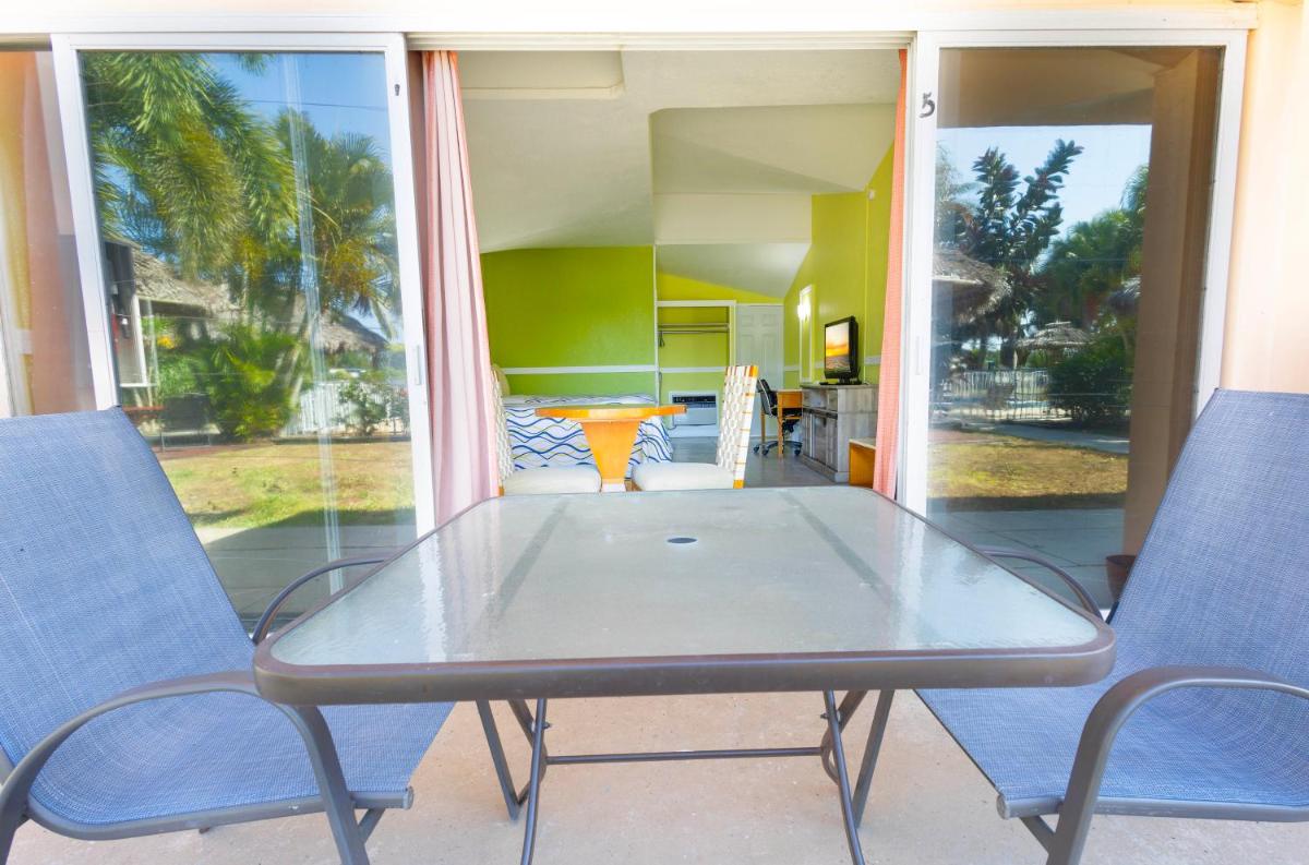 Warm Mineral Springs Motel - image 6
