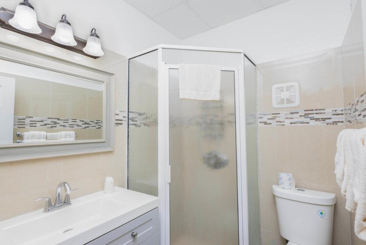 Warm Mineral Springs Motel - image 7