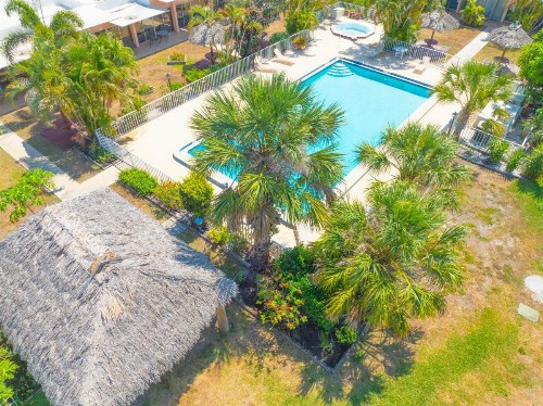 Warm Mineral Springs Motel - image 8