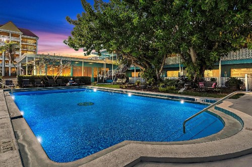 Malibu Resort Motel - image 13