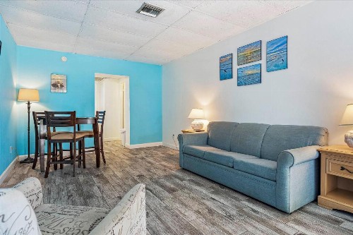 Malibu Resort Motel - image 14