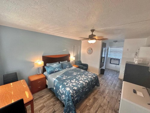 Malibu Resort Motel - image 15