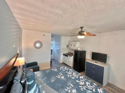 Malibu Resort Motel - image 16