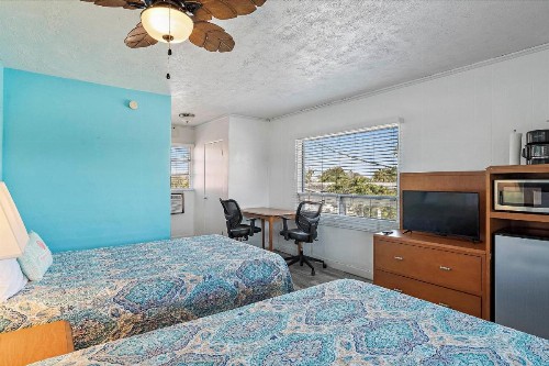 Malibu Resort Motel - image 18