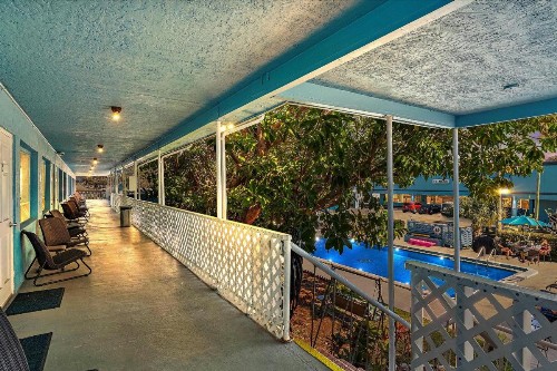 Malibu Resort Motel - image 21