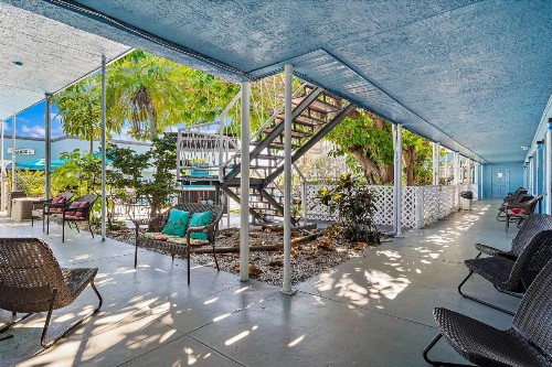 Malibu Resort Motel - image 22