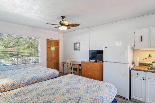 Malibu Resort Motel - image 23