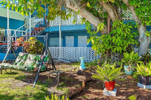 Malibu Resort Motel - image 25