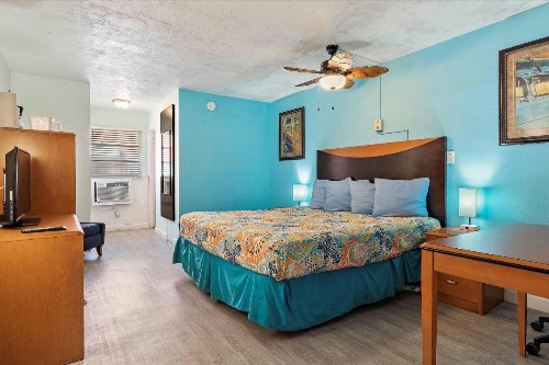 Malibu Resort Motel - image 26