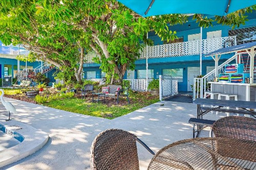 Malibu Resort Motel - image 33