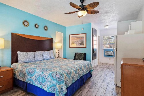 Malibu Resort Motel - image 36