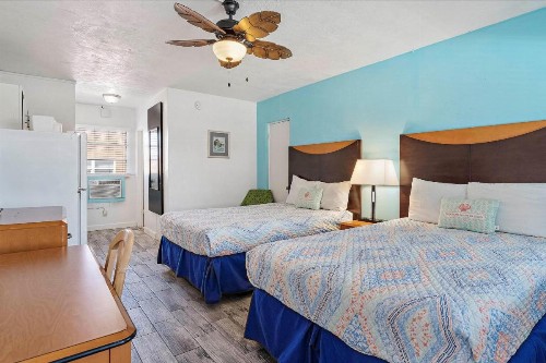 Malibu Resort Motel - image 37